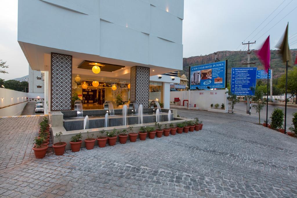 Pai Viceroy Hotel Тирупати Екстериор снимка