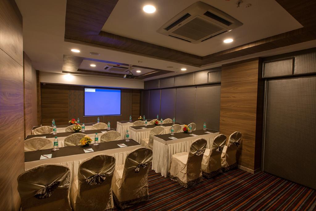 Pai Viceroy Hotel Тирупати Екстериор снимка