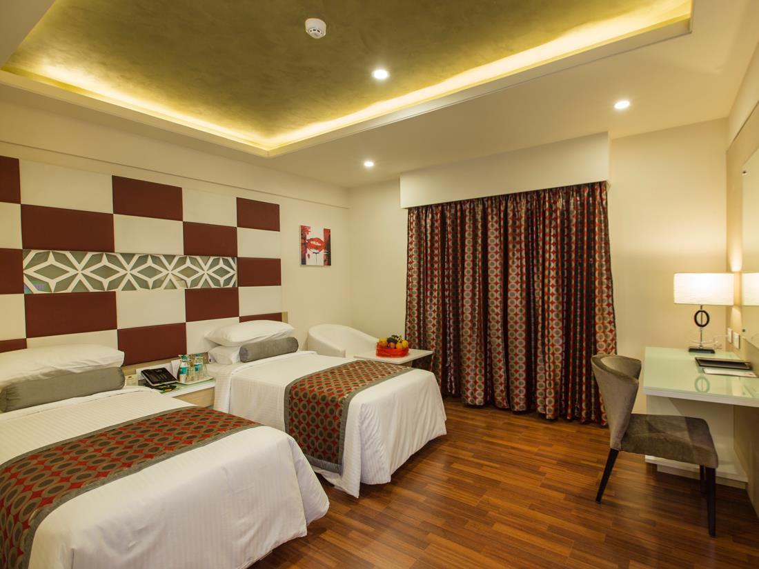 Pai Viceroy Hotel Тирупати Екстериор снимка