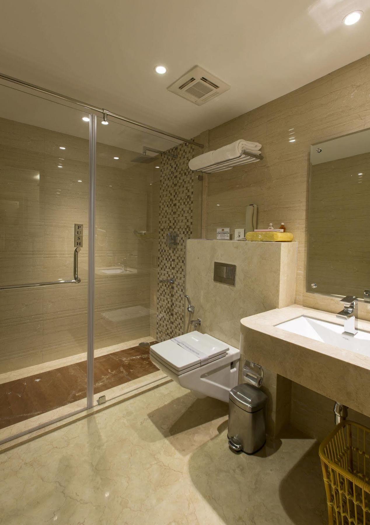 Pai Viceroy Hotel Тирупати Екстериор снимка
