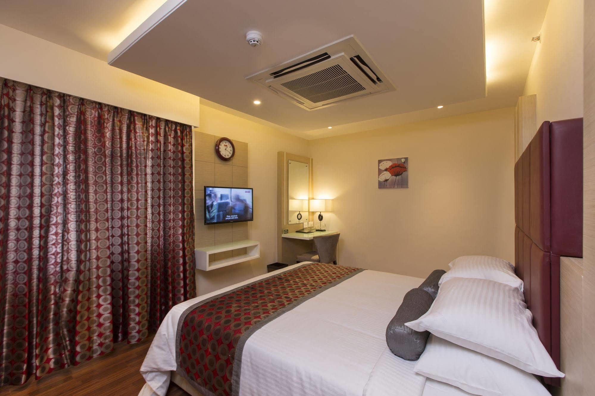 Pai Viceroy Hotel Тирупати Екстериор снимка