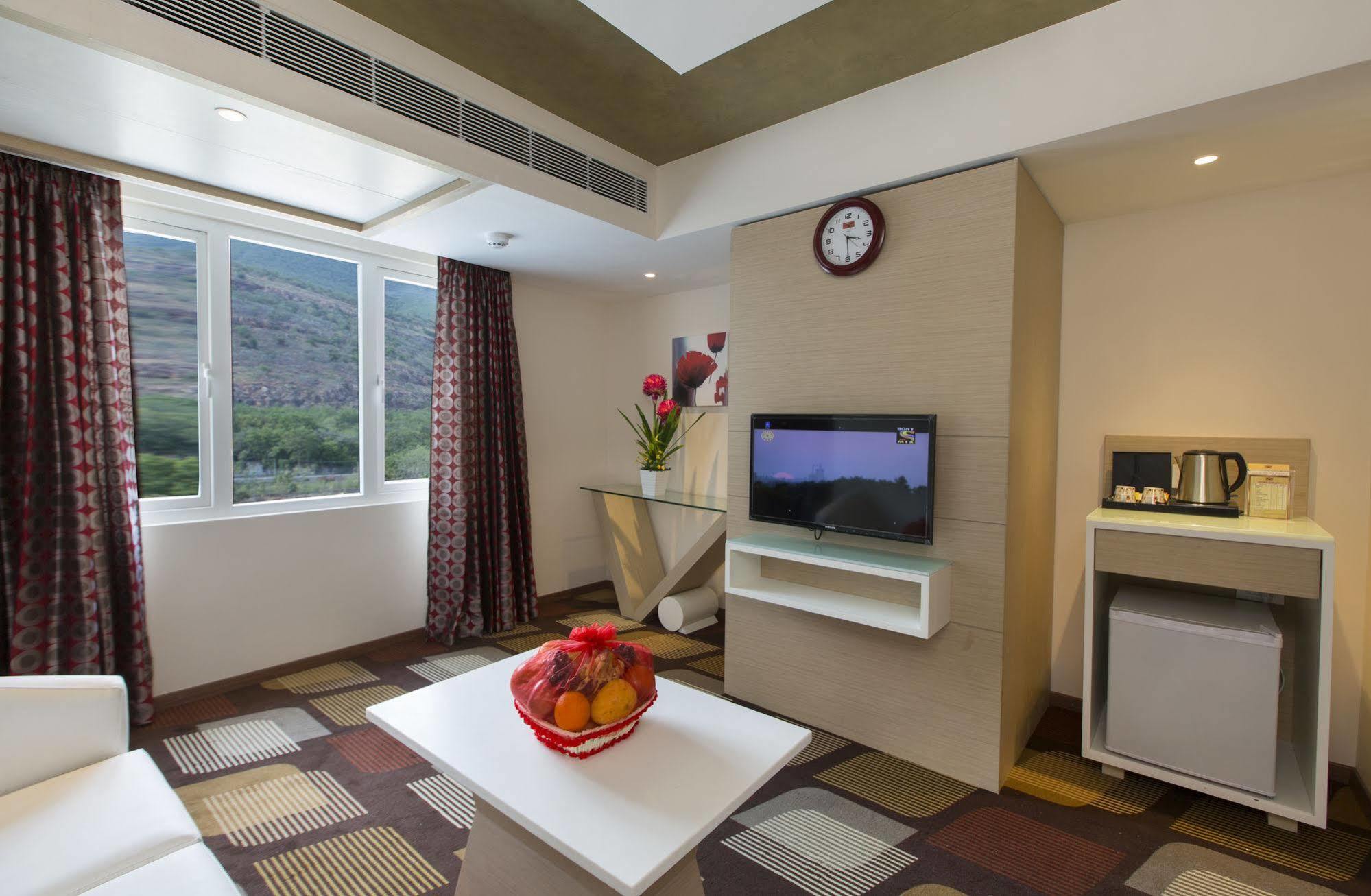 Pai Viceroy Hotel Тирупати Екстериор снимка