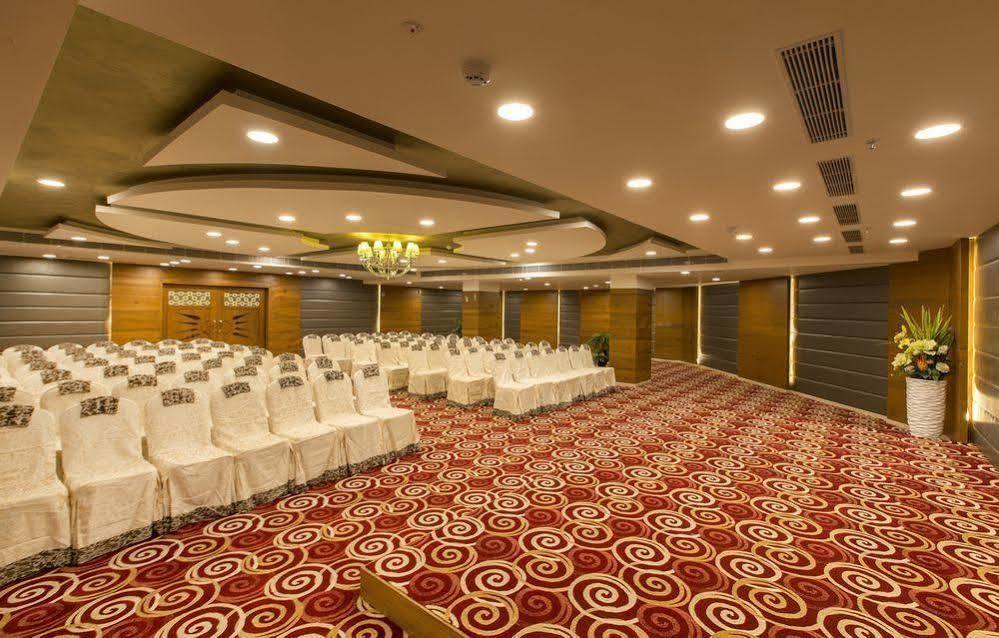Pai Viceroy Hotel Тирупати Екстериор снимка