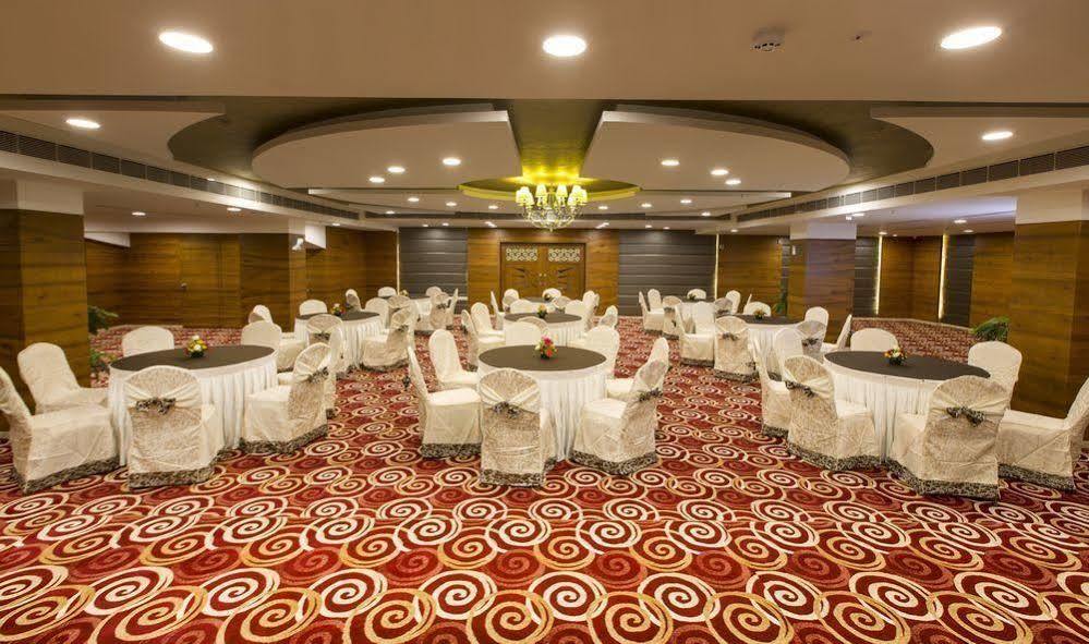 Pai Viceroy Hotel Тирупати Екстериор снимка
